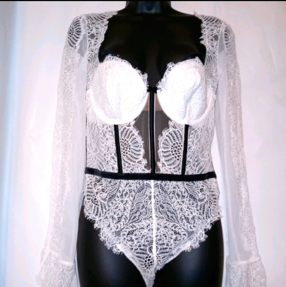 🆕️ Victoria Secret Strappy Eyelash Lace Bodysuit